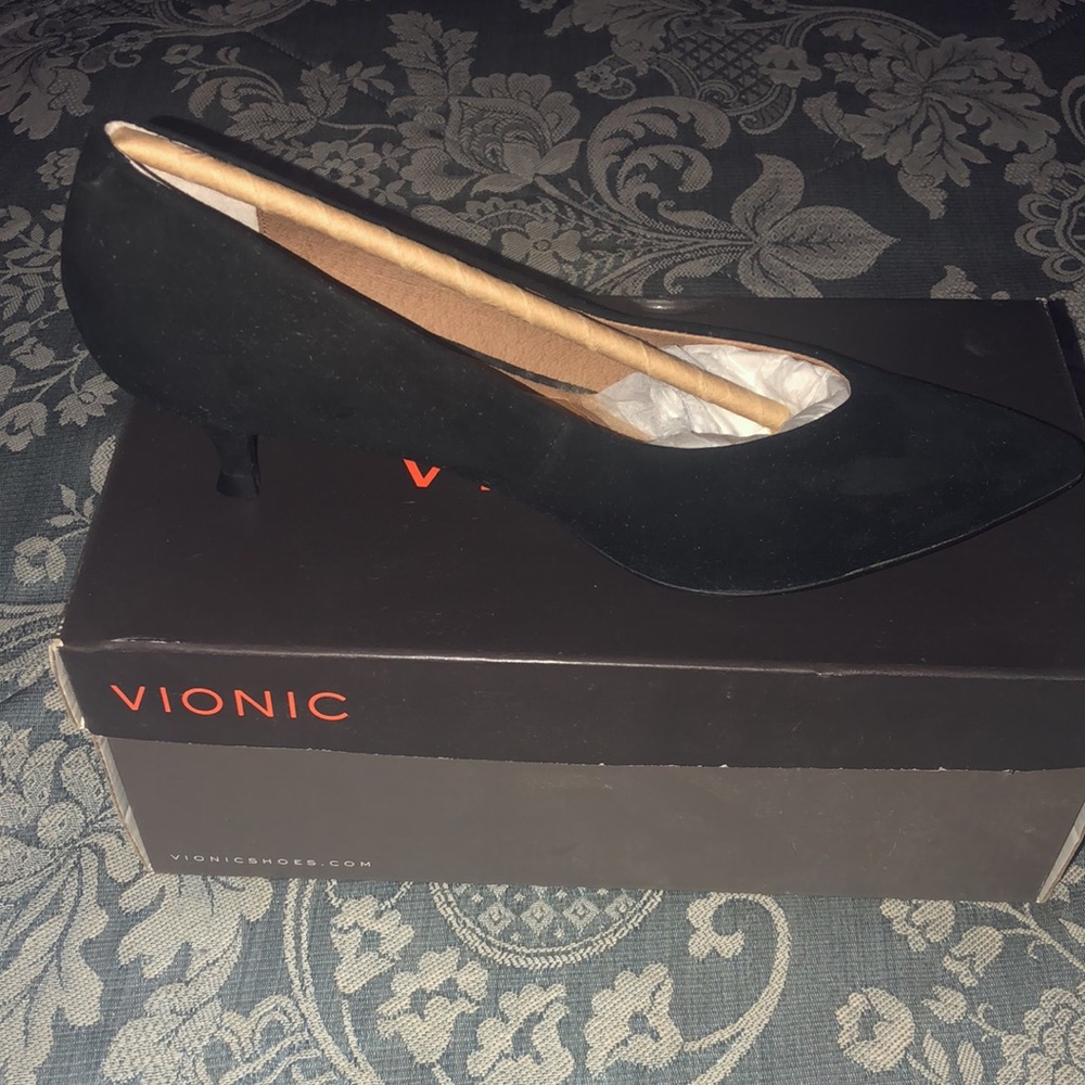 Black Vionic heels - Picture 3 of 6